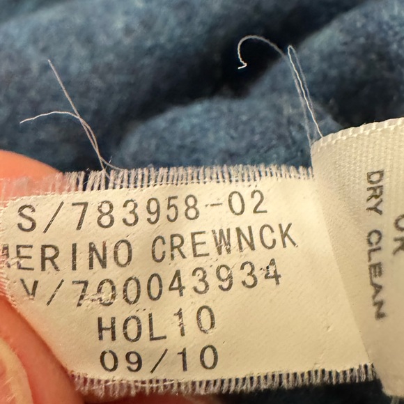 Banana Republic Women's Blue Crewneck Sweater with Sleeve Buttons Size Medium - Picture 5 of 6